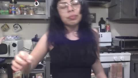 Snapshot of lunamivida chatting on March 10, 3:23 am karazorel online show from March 10, 3:23 am