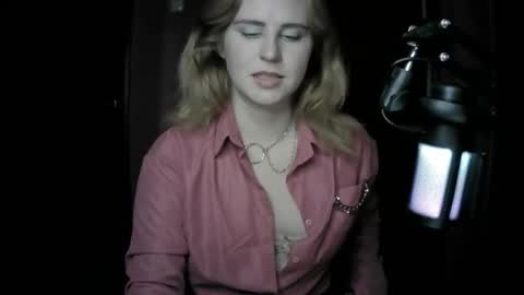 lunamystique_ online show from October 22, 5:24 pm