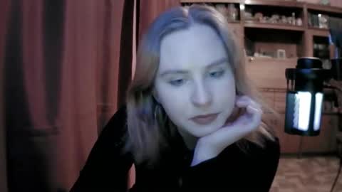 lunamystique_ online show from February 4, 7:20 pm