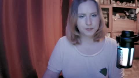 lunamystique_ online show from April 28, 2:55 pm