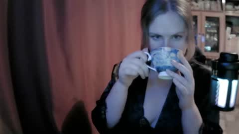 lunamystique_ online show from June 25, 7:29 pm
