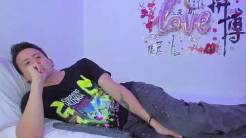 Snapshot of lunandrew chatting on March 5, 4:02 am Luna Mendez Andrew Cemar online show from March 5, 4:02 am