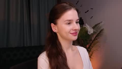 lunaolivia_ online show from October 27, 12:42 pm