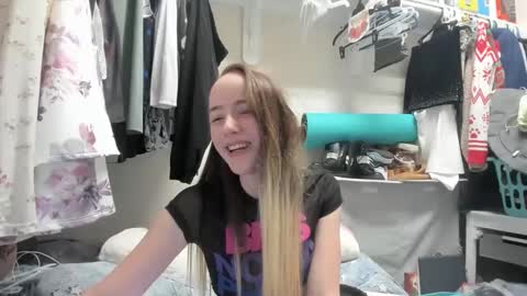 lunapixie2020 online show from December 5, 7:05 am