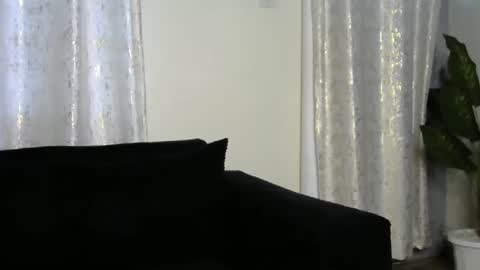 Snapshot of lunar_chocolate000 chatting on June 1, 12:40 pm Smiley online show from June 1, 12:40 pm