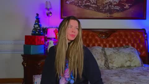 Snapshot of lunarishi chatting on January 5, 5:27 pm Luna Rishi online show from January 5, 5:27 pm