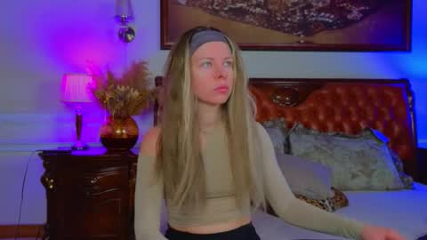 Snapshot of lunarishi chatting on January 13, 6:08 am Luna Rishi online show from January 13, 6:08 am