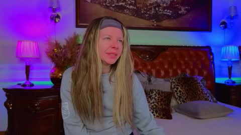 Snapshot of lunarishi chatting on January 16, 6:17 am Luna Rishi online show from January 16, 6:17 am