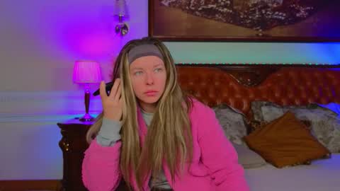 Snapshot of lunarishi chatting on January 17, 6:07 am Luna Rishi online show from January 17, 6:07 am