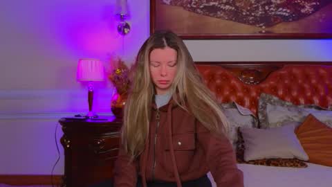 Snapshot of lunarishi chatting on January 18, 6:06 am Luna Rishi online show from January 18, 6:06 am