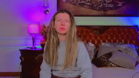 Snapshot of lunarishi chatting on January 19, 6:06 am Luna Rishi online show from January 19, 6:06 am