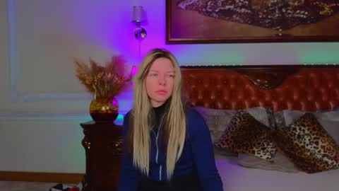 Snapshot of lunarishi chatting on February 8, 6:17 am Luna Rishi online show from February 8, 6:17 am