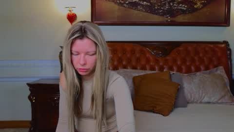 Snapshot of lunarishi chatting on February 14, 6:21 am Luna Rishi online show from February 14, 6:21 am