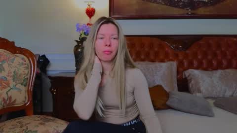 Snapshot of lunarishi chatting on February 17, 6:10 am Luna Rishi online show from February 17, 6:10 am