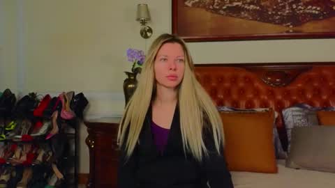 Snapshot of lunarishi chatting on February 23, 7:06 am Luna Rishi online show from February 23, 7:06 am