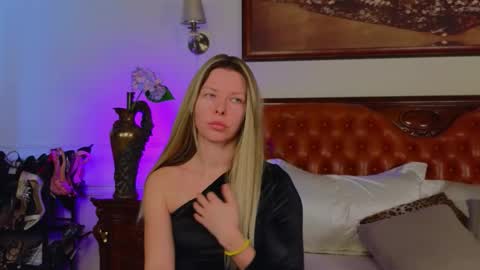 Snapshot of lunarishi chatting on March 2, 7:48 am Luna Rishi online show from March 2, 7:48 am