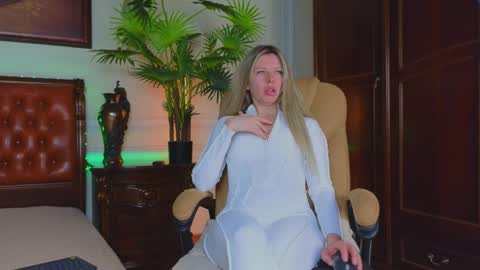 Luna Rishi online show from April 10, 6:18 am