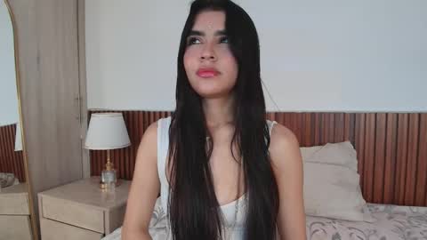 Luna Rousse online show from April 11, 3:33 am