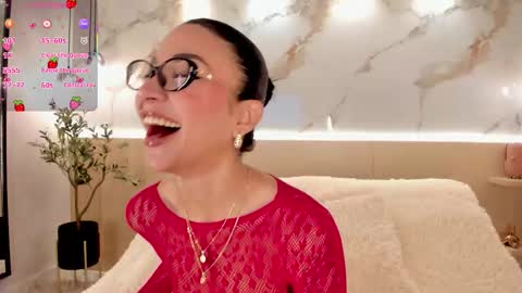 Luna Ruso  online show from March 7, 5:10 pm