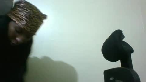 Snapshot of lunashow1 chatting on December 20, 6:15 pm LunaShow1 online show from December 20, 6:15 pm