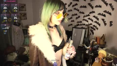 ..LunaSparkles. online show from March 2, 7:26 am