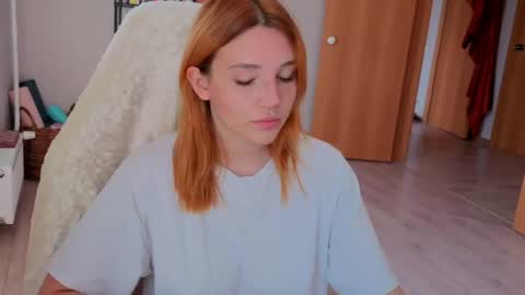 Snapshot of lunatale chatting on July 24, 8:34 am Kate online show from July 24, 8:34 am