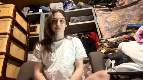 Mia online show from April 3, 3:43 pm