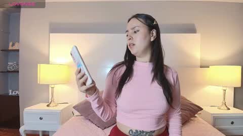 Snapshot of lunavelvet15 chatting on September 16, 12:17 pm  LUNA online show from September 16, 12:17 pm