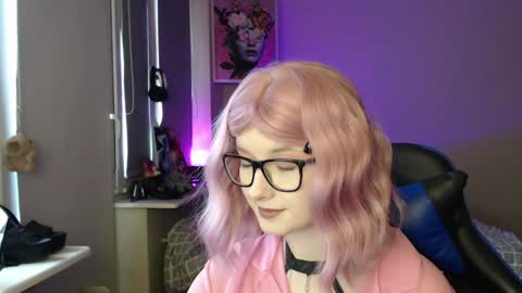 LunaXcherry online show from April 8, 4:40 pm