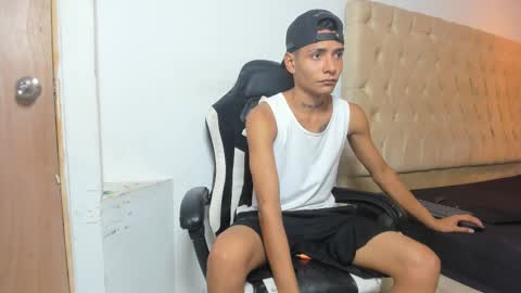 lunay_bigcock420 online show from September 29, 1:22 am