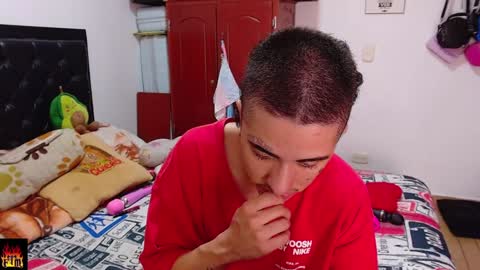 Snapshot of lunay_gutierreez chatting on December 16, 12:26 am Lunay and mariana PVT OPEN online show from December 16, 12:26 am