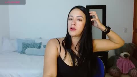 lunayois02 online show from March 8, 2:34 am