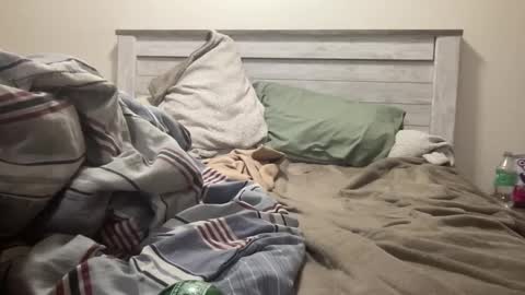 Snapshot of lunazone chatting on February 6, 5:46 am Lunadreams online show from February 6, 5:46 am