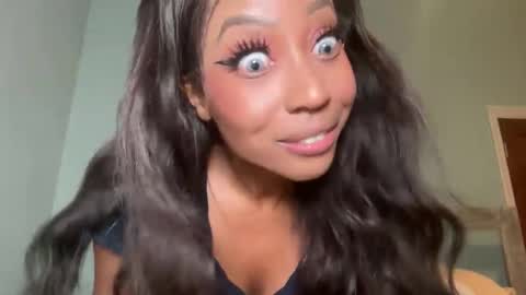 lunchboxgirl online show from April 25, 12:35 am