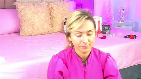 lunitadiva online show from December 16, 1:49 pm