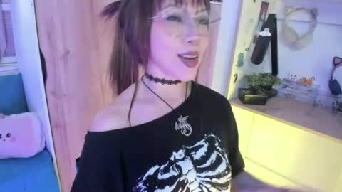 lunivyra online show from July 8, 4:22 pm