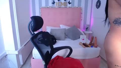 Snapshot of lunna_boobs20 chatting on October 10, 4:22 am lunna_boobs20 online show from October 10, 4:22 am