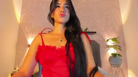 L U N A  online show from April 30, 12:33 pm