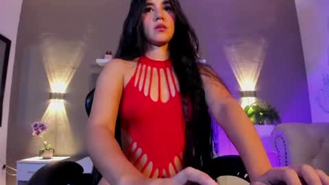 Snapshot of lunna_celeste chatting on July 20, 12:51 pm L U N A online show from July 20, 12:51 pm