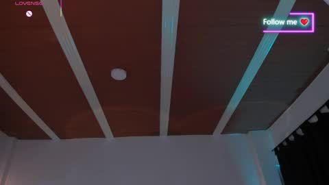 Snapshot of lunna_roosee chatting on May 8, 5:35 am LUNA ROSE online show from May 8, 5:35 am