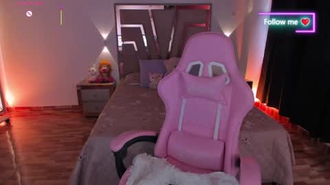 Snapshot of lunna_roosee chatting on May 16, 5:01 pm LUNA ROSE online show from May 16, 5:01 pm