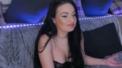 LunnaGray online show from January 7, 5:32 am