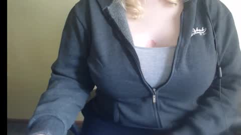 LunoviaXL online show from November 1, 1:02 pm