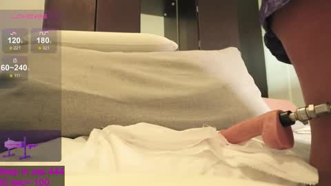 Snapshot of lusciouslipsxx chatting on December 1, 7:02 am lusciouslipsxx online show from December 1, 7:02 am