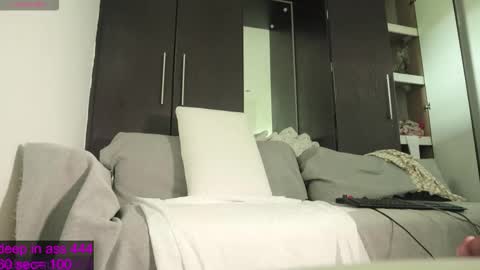 Snapshot of lusciouslipsxx chatting on December 2, 7:03 am lusciouslipsxx online show from December 2, 7:03 am