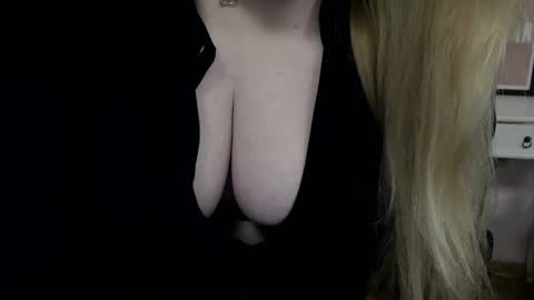 Snapshot of lushhailey chatting on December 1, 10:15 pm Hailey online show from December 1, 10:15 pm