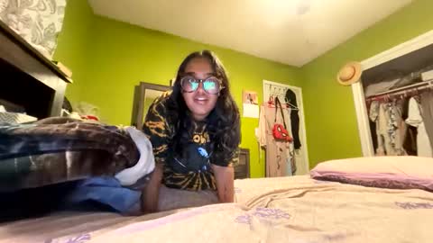 lushiemia online show from April 27, 4:43 am