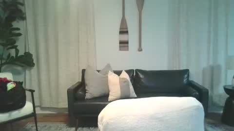 Kikithebaee online show from February 22, 1:00 am