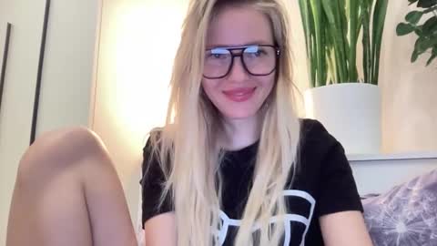 lusiluv online show from February 4, 7:09 pm