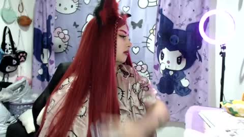 Snapshot of lussyevans_ chatting on July 15, 4:51 am lussyevans_ online show from July 15, 4:51 am